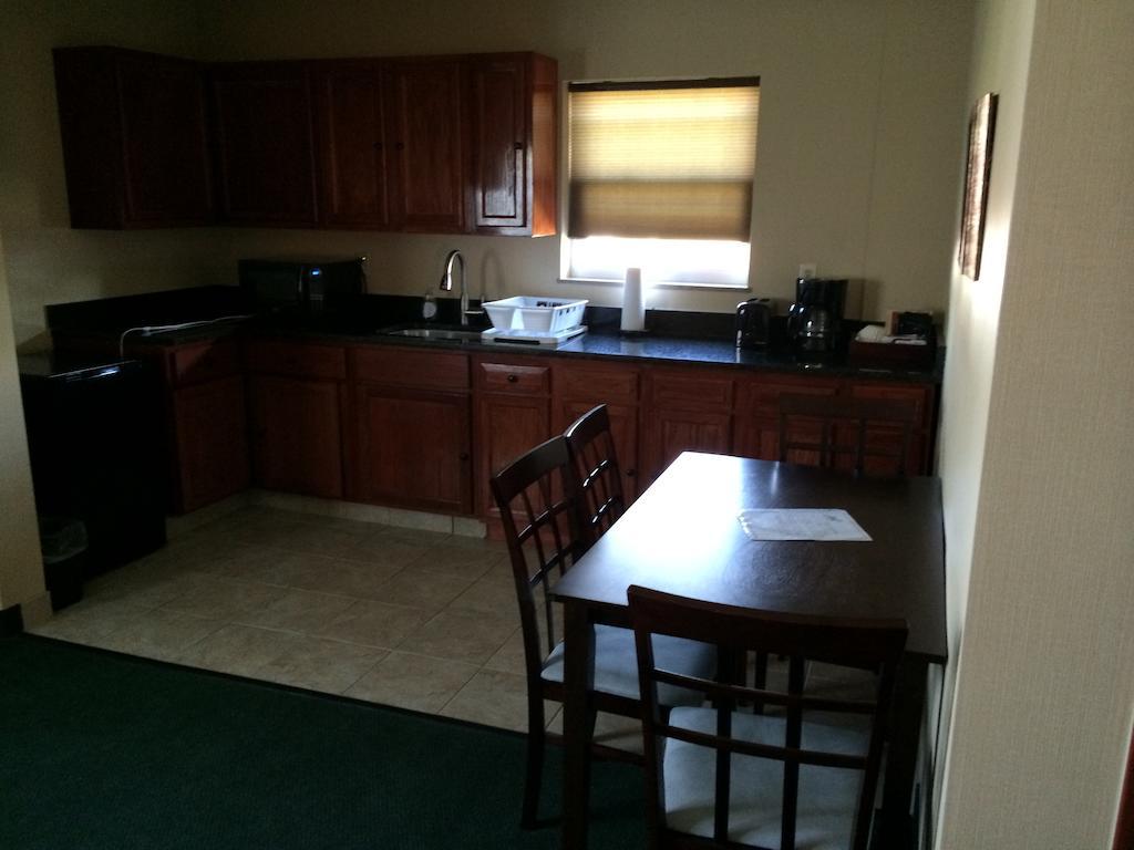 Pacer Inn & Suites Motel ديلاوير الغرفة الصورة